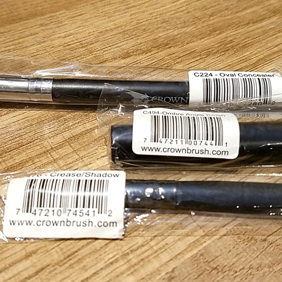 NWT CROWN MakeUp brushes Set of 3 - Picture 2 of 8
